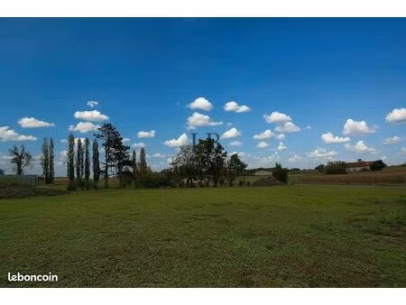 terrain 1 596 m² leren