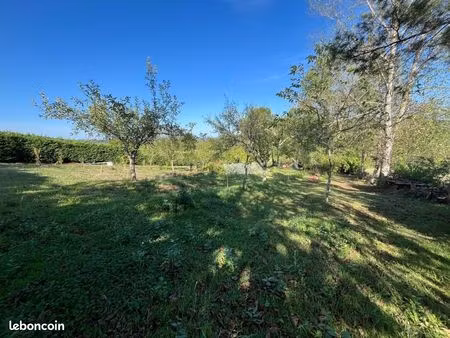 terrain 1 400 m² larche
