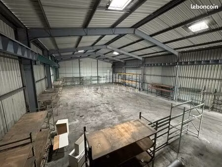 local d'activité 750 m²