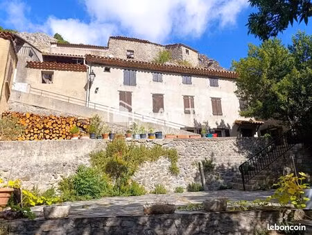 maison 10 pièces 259 m²