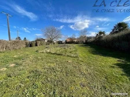 terrain 1068 m² ardin