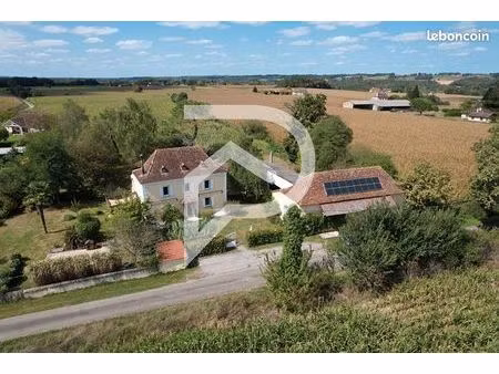 propriété 4 pièces 152 m²