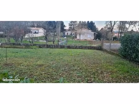 terrain 694 m² chauray