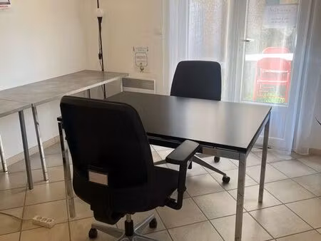 bureau individuel privé- 1 jour hebdo en centre ville de st maximin la ste baume var