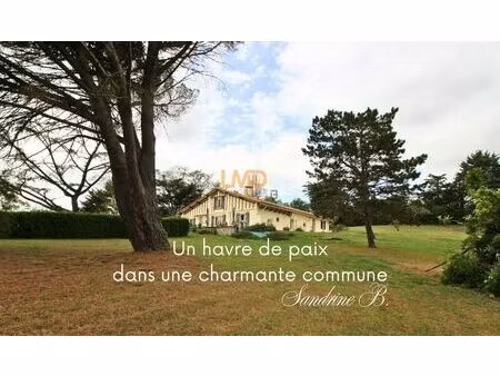 maison aux grands espaces et annexes