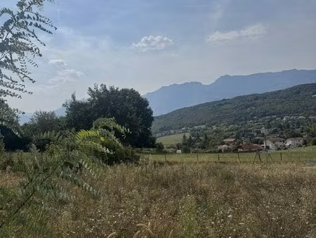 terrain 642 m² jarrie