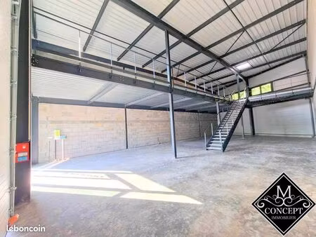 local 322 m² mésigny