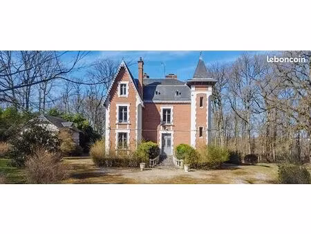 château 8 pièces 197 m²