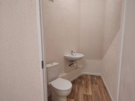 loue local 23 m2 thann