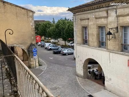 local 225 m²