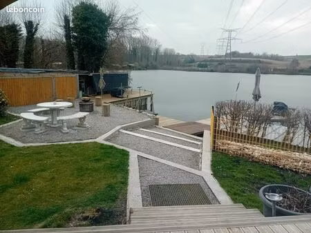 maison ossature bois avec étang dans parc