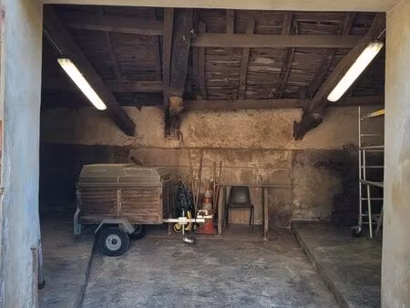 garage - local de stockage de 40 m2 avec 1 place de parking