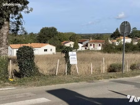 terrain 889 m² peault