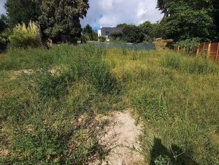 terrain 730 m² st etienne de montluc