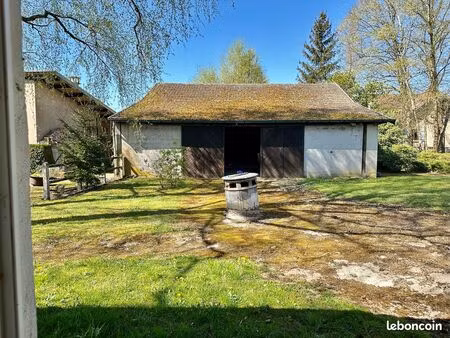 parking/box 1 pièce 200 m²