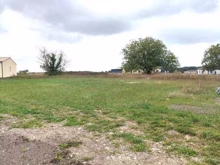 vente terrain à celles (17520) : à vendre / 1111m² celles