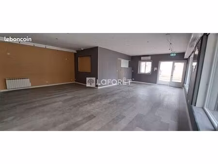 local commercial 127 m² fronton