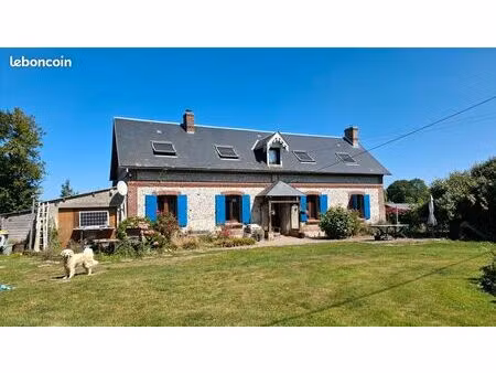 typique maison normande briques et silex proche mer