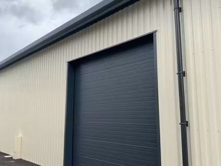 local d'activité 220 m²