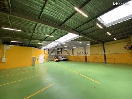 local industriel 871 m²