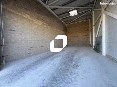 local d'activité 210 m²