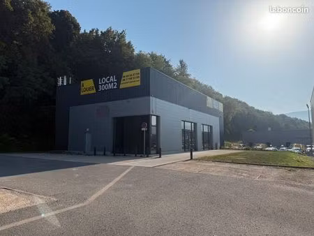 local commercial 300m2