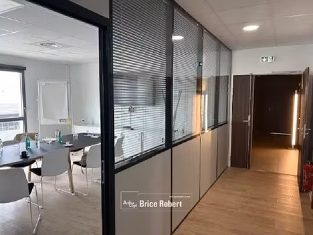 a vendre - bureaux lumineux - chassieu