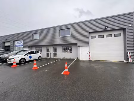 à louer - local d'activités avec bureaux - 500 m² non divisibles - arnas (69400)