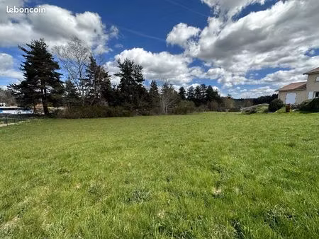 terrain 1701 m² lapte