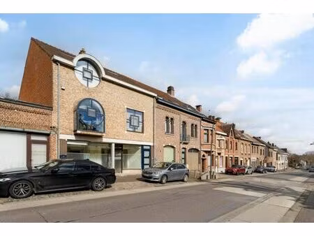 commercieel gelijkvloers 109m² met bijhorende kelder 31m²