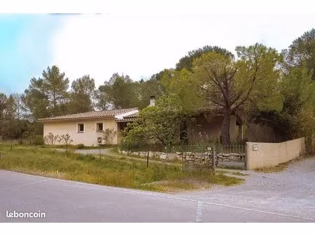 maison individuelle 107m2 sur 1100m2 de terrain  idéalement située