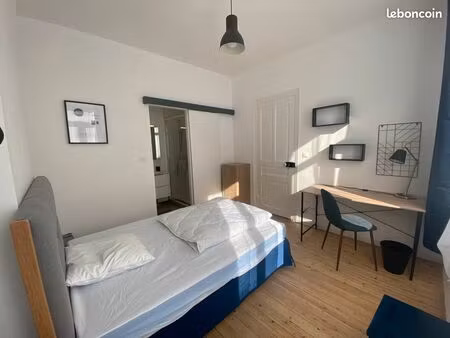 chambre avec sdb privée – face université – dispo immédiate (location flexible)