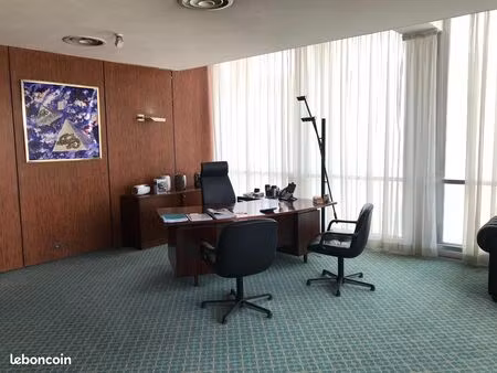 a louer bureaux 29m² climatisé avec place de parking privée