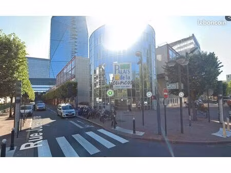 place de parking à puteaux – la défense à 5 min à pied – en souterrain