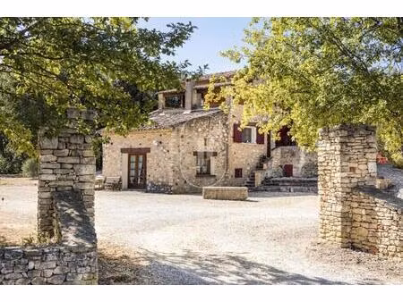 mas en pierre avec piscine et terrain à vendre à bonnieux