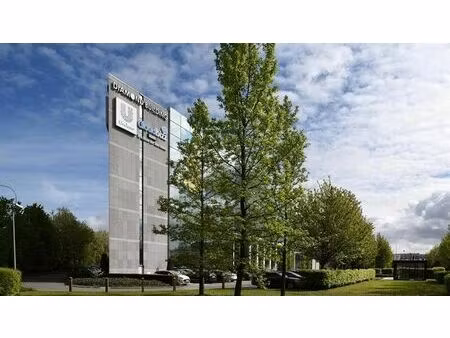 renovated offices to let