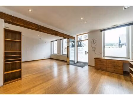 espace de commerce/bureau à louer dans le centre de stavelot