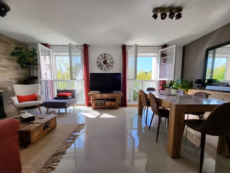 appartement 4 pieces traversant 71m2 entierement renove