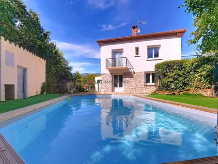 villa 4 faces de 157m² avec piscine