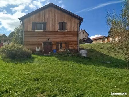 maison bord de rivière