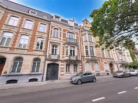 hôtel de maître de 650 m² avec jardin et arrière maison