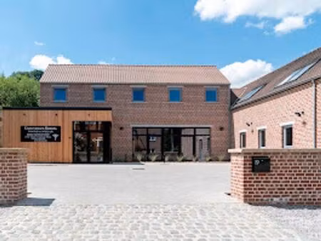 location de salles professionnelles – court-saint-étienne