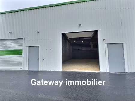 location 122m2 entrepôt avermes 03000