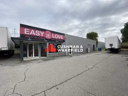 local d'activites à louer