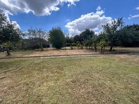 rare sur lormont avec ce grand terrain constructible de 830m2 au calme dans un quartier ré