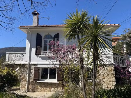 rare : villa à agrandir  terrain piscinable près de valbonne
