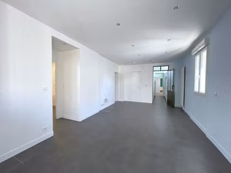 local commercial 6 pièces - 85 m²