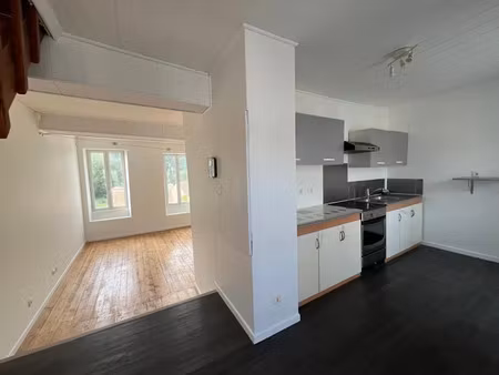 vente immeuble 3 pièces 86 m² à saint-jean-d'angély (17400)  138 450 €