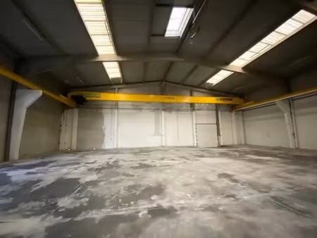 spacieuse cellule d'activité à louer