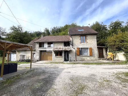 maison t6 près de doucier à vendre